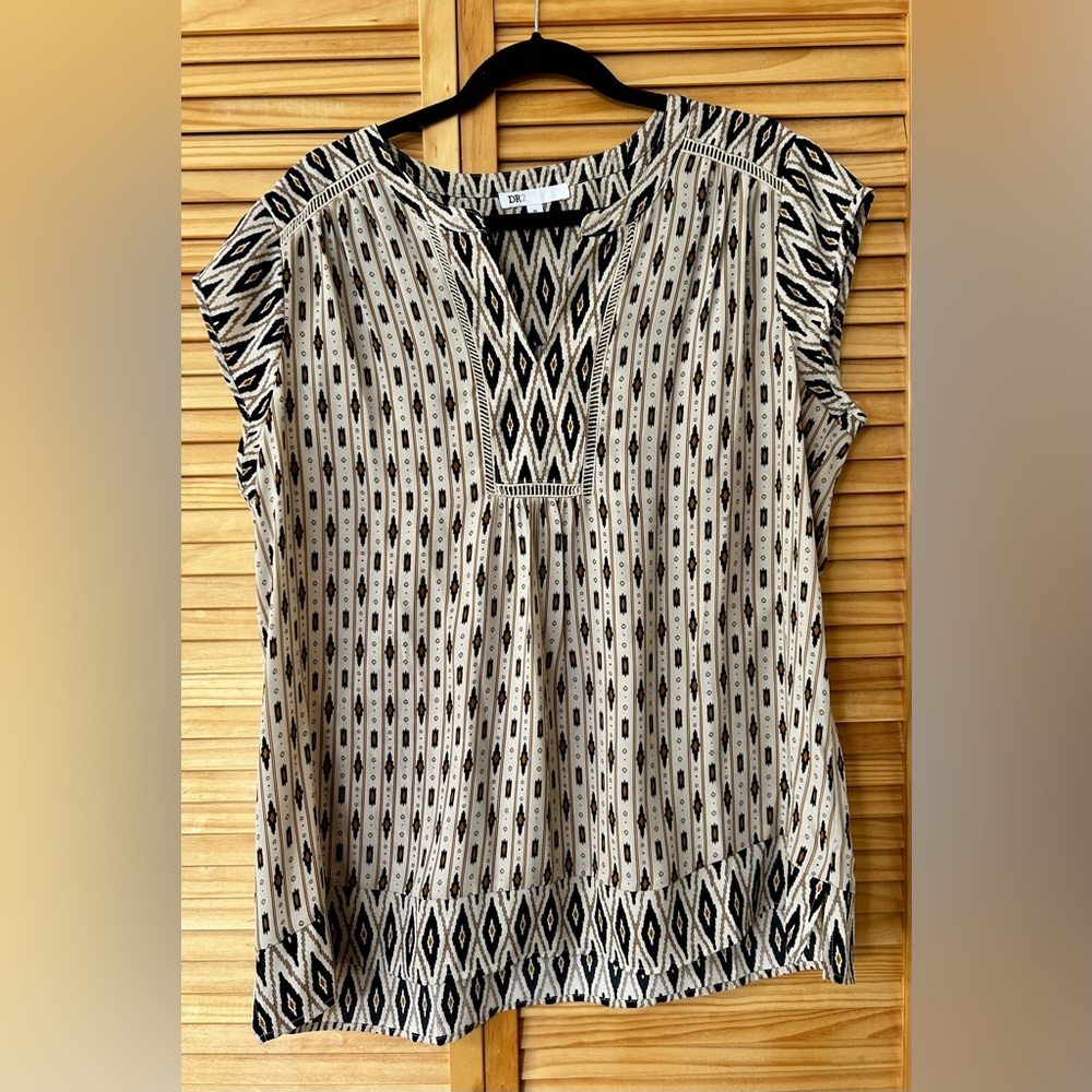 DR2 Black and Cream Geometric Women's Top